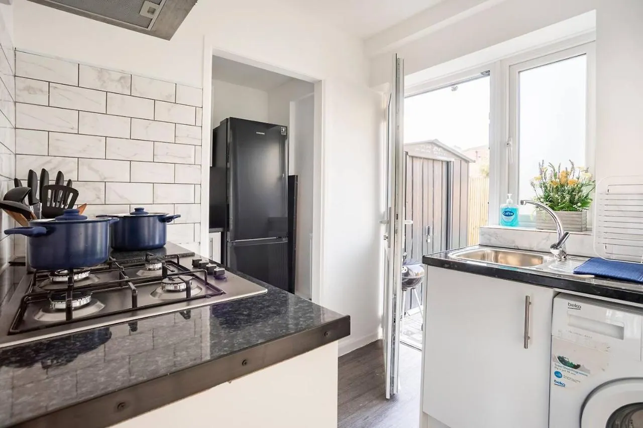 Moydom Cosy Apt Sleeps 4 With Self Breakfast & Carpark Redbridge United Kingdom