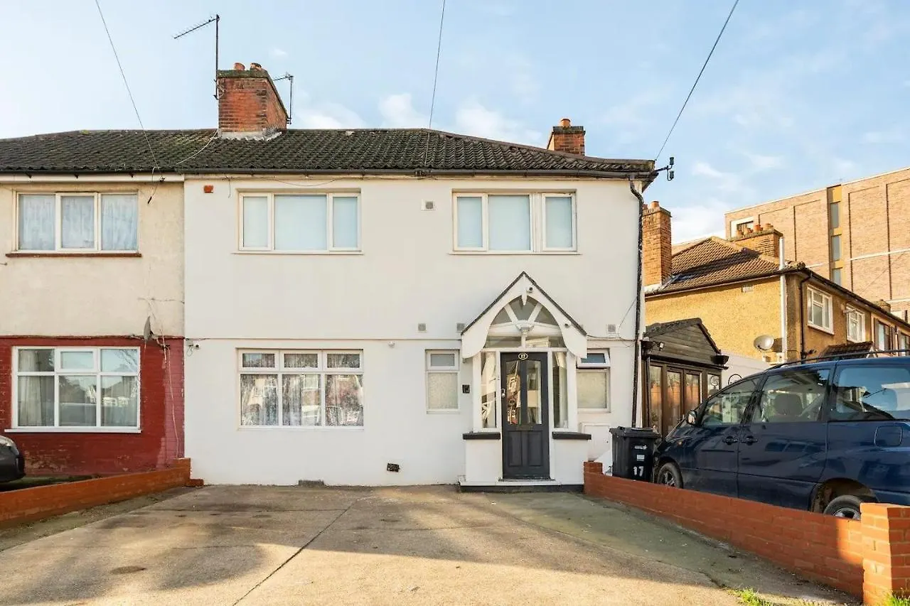 Apartment Moydom Cosy Apt Sleeps 4 With Self Breakfast & Carpark Redbridge