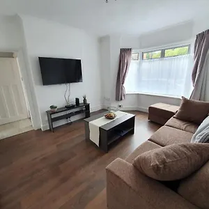 West Drayton Lovely 2-bedroom Ground Floor Flat With Garden Yiewsley